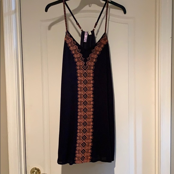 Francesca's Collections Dresses & Skirts - Francesca’s navy blue & coral strappy summer dress